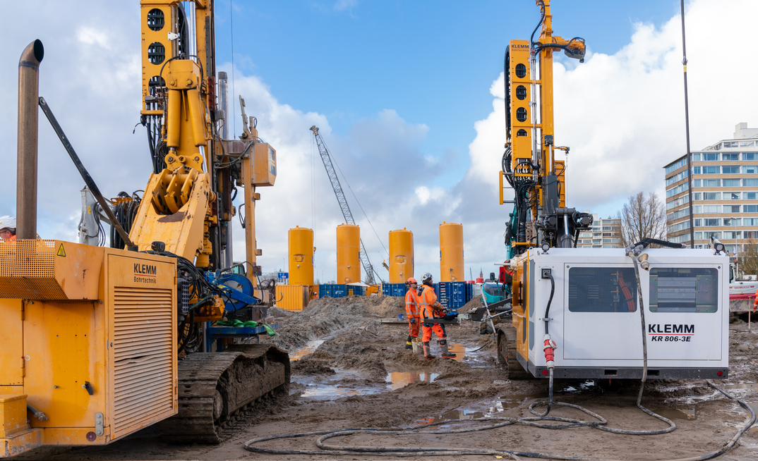 The newly developed electric KR 806-3E drilling rig from Klemm Bohrtechnik being used for the first time alongside a conventional drilling rig on a jobsite in the Netherlands