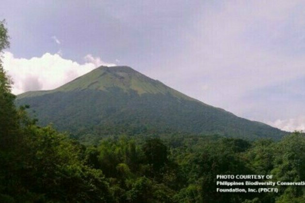 Mt. Kanlaon restive anew; phreatic eruption possible