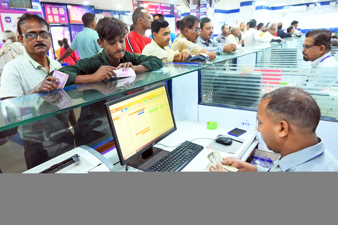 Banks' financial health improves as non-performing assets decline to Rs 4.05 lakh crore: CareEdge Ratings
