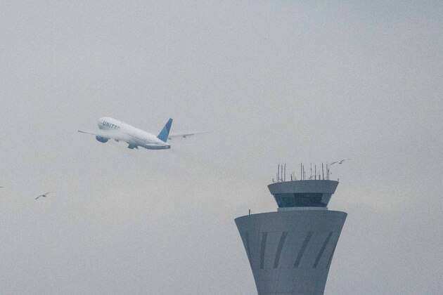 U.S.-CHRISTMAS AND NEW YEAR HOLIDAY-TRAVELERS