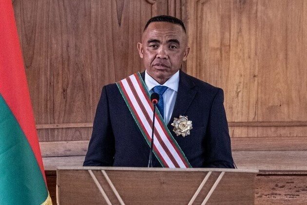 Madagascar president dissolves government