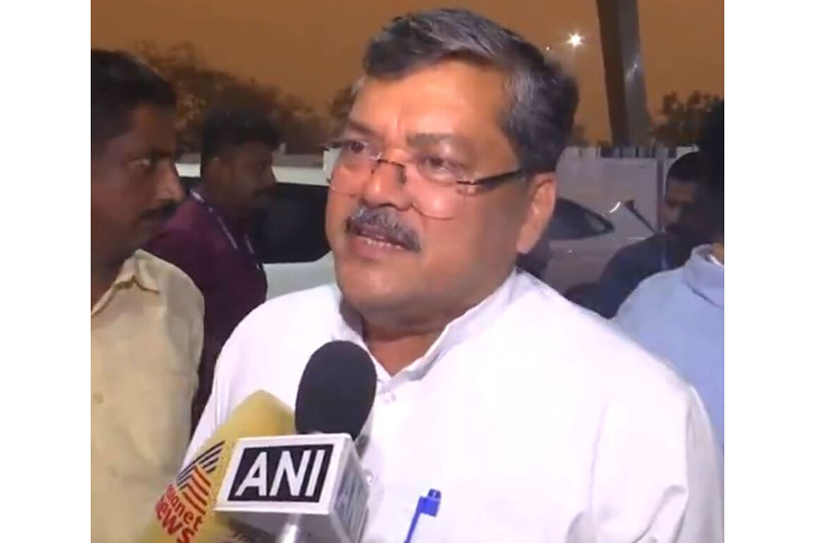 Congress MLAs pass resolution authorising party president to appoint legislature party leader in Kerala: AICC Observer Mukul Wasnik