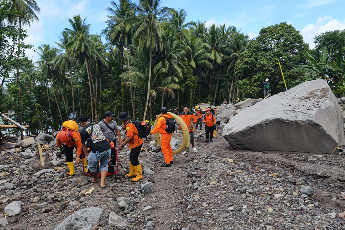 (SpotNews) INDONESIA-NORTH SULAWESI-FLOOD-DEATH TOLL