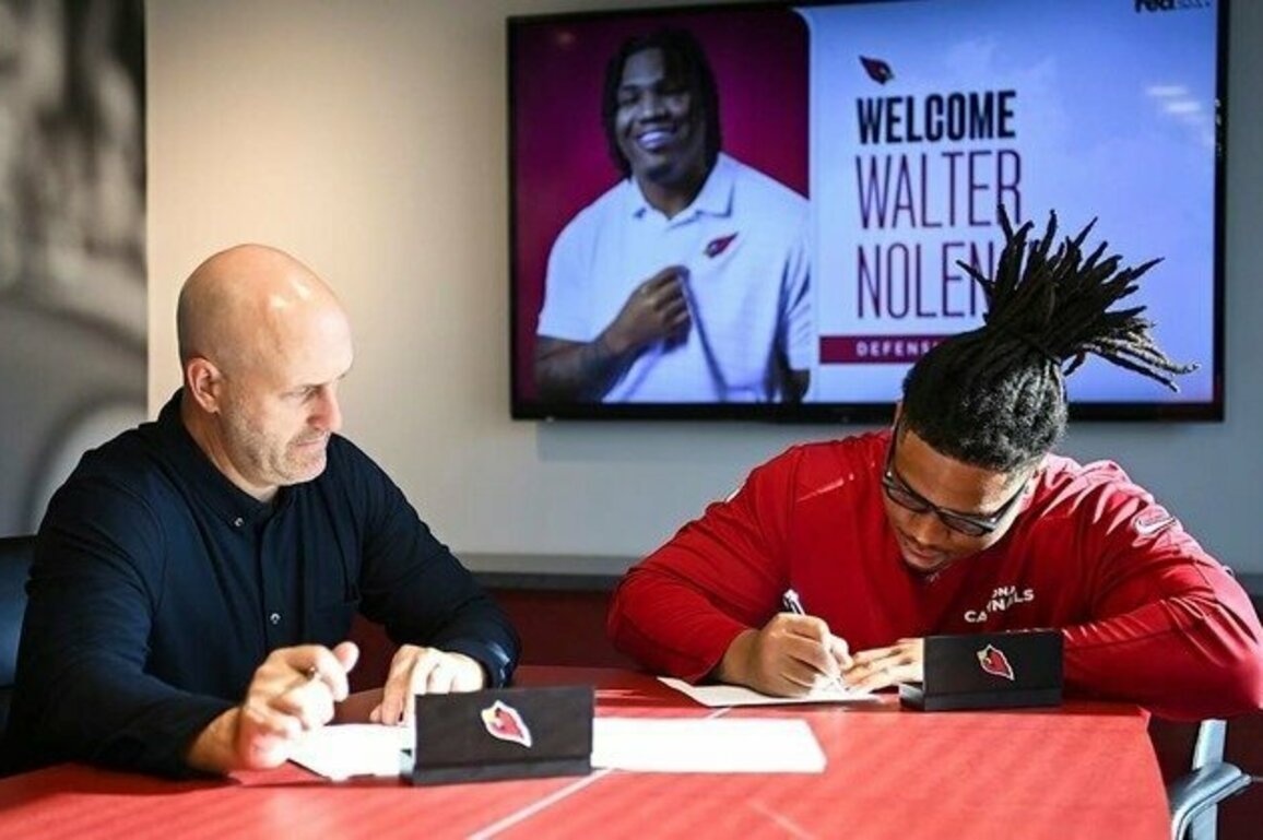 First-Round Pick Walter Nolen III Signs Rookie Contract