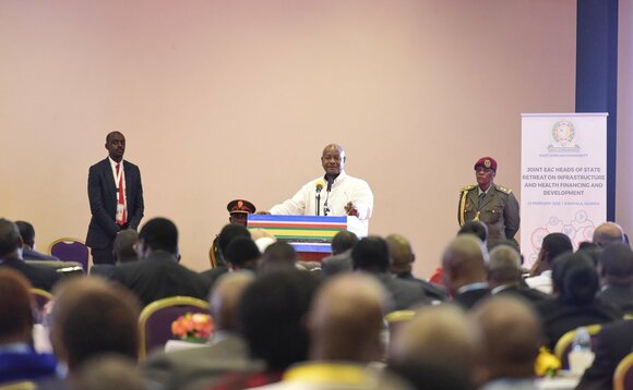 Museveni ng'ayogerera mu lukung'aana lw'amawanga ga East Afrika Museveni ng'ayogerera mu lukung'aana lw'amawanga ga East Afrika