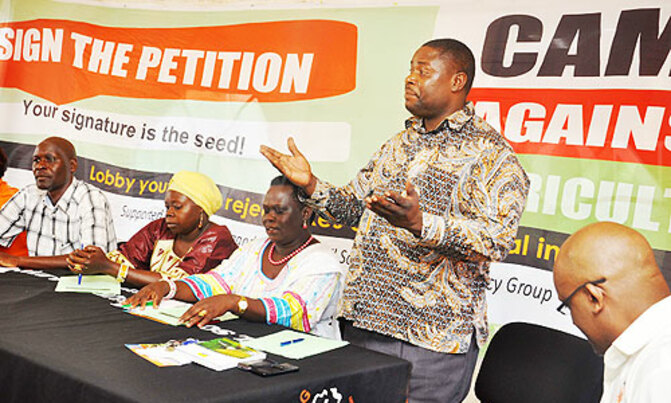 Farmers collect signatures to have agric taxes dropped Farmers collect signatures to have agric taxes dropped
