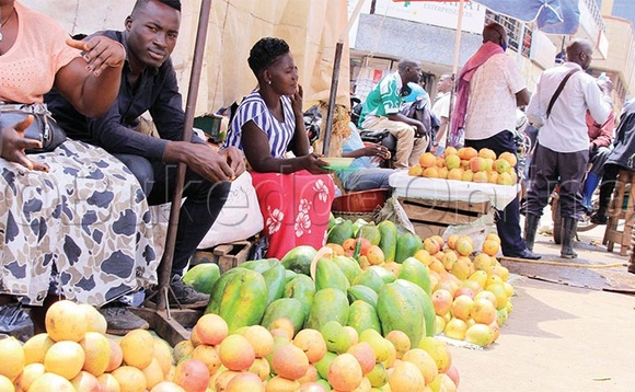 Abasuubuzi nga batunda ebibala. Abasuubuzi nga batunda ebibala.