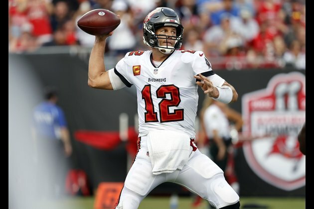 Tom Brady fires 5 TDs as Buccaneers dispatch Falcons