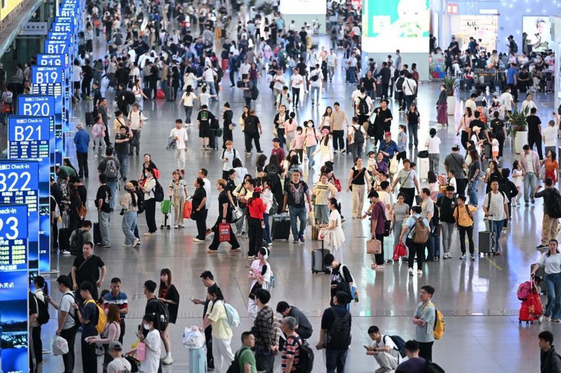 Update: China records 5.6 pct rise in inter-regional trips during Qingming Festival holiday