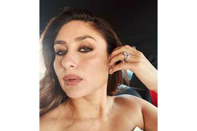 Check out Kareena Kapoor's obsession with 'selfies'