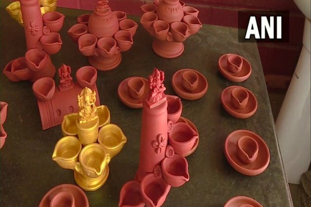 Shivamogga Zilla Panchayat administration provides rent-free spaces to sellers of earthenware amid ongoing festive season