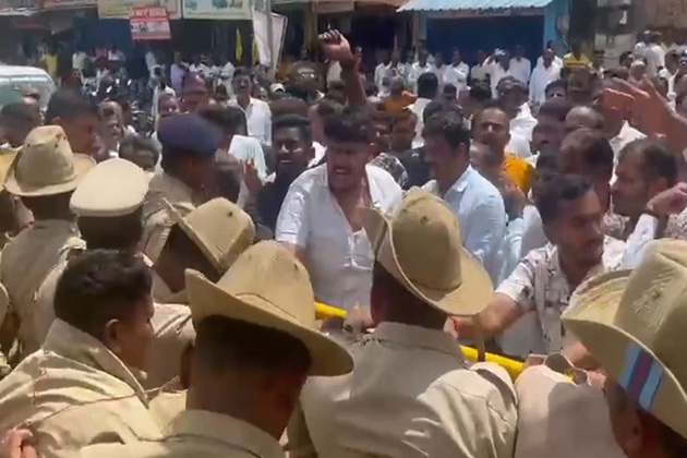 JD(S) party leaders protest at Hasanamba temple over alleged disrespect to Union Minister HD Kumaraswamy