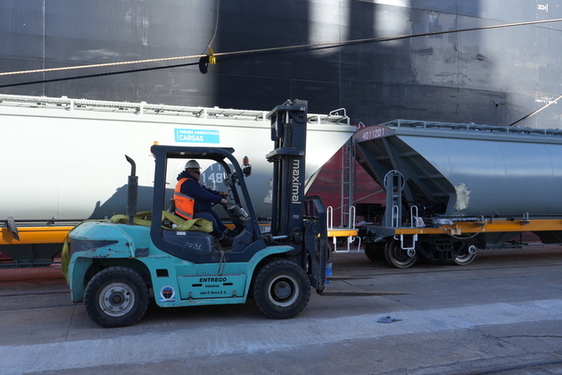 ARGENTINA-BUENOS AIRES-CHINA-RAILWAY-GRAIN WAGON-ARRIVAL