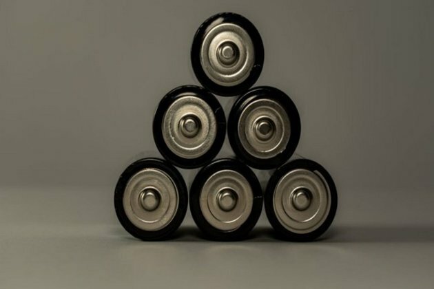 Preventing oxygen release leads to safer batteries
