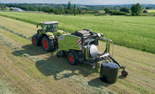 Rollant Uniwrap wraps bales inside out