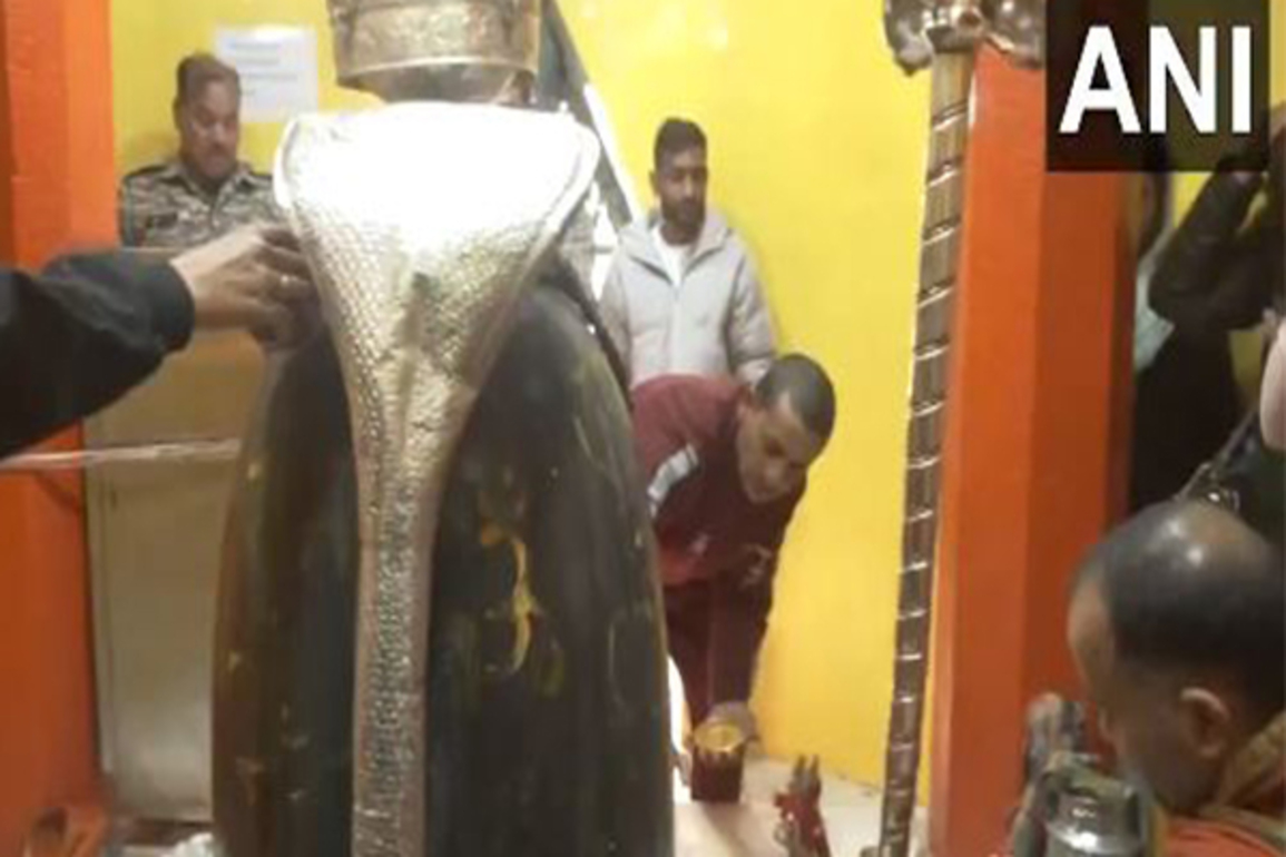 Jammu and Kashmir: Devotees throng Srinagar's ancient Shankaracharya Temple for Ram Navami prayers
