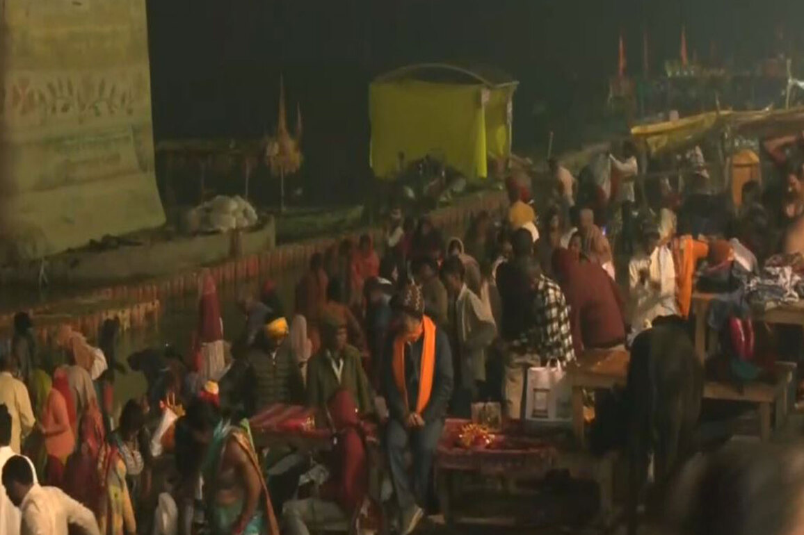 UP: Devotees take holy dip at Saryu Ghat amid chilly weather on Basant Panchami