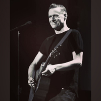 Bryan Adams postpones his concert, here is why