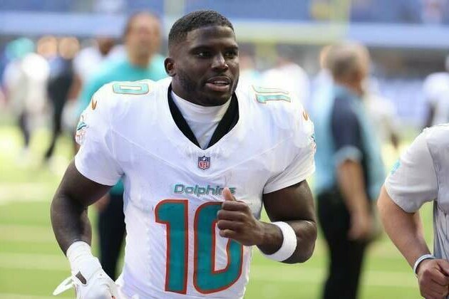 Report: Dolphins not thinking of trading Tyreek Hill right now