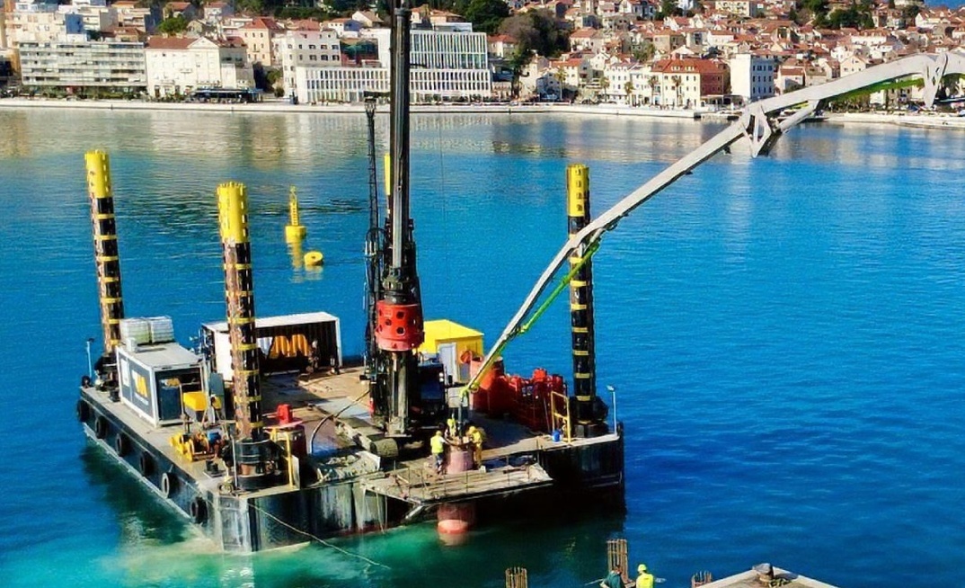 At St. Peter’s Gate in the Port of Split, Croatia, contractor Texo Molior is executing marine foundation works 