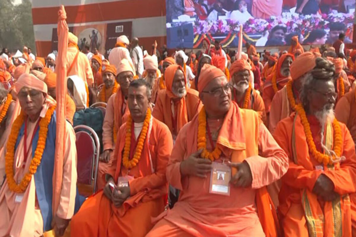 Over 5 lakh people participate in mass recital of Bhagvad Gita at Kolkata's Brigade Parade Ground