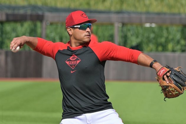 Reds' Donovan Solano placed on paternity list