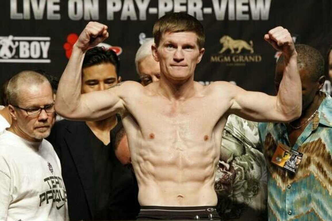 Former boxing champ Ricky Hatton dies at 46