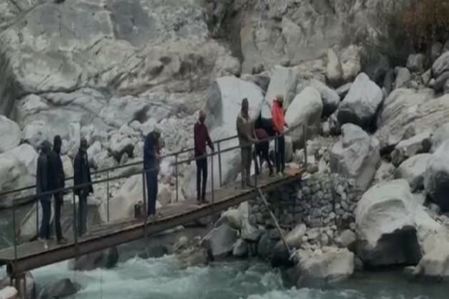 Uttarakhand: Construction of temporary bridge on Alaknanda river successfully completed