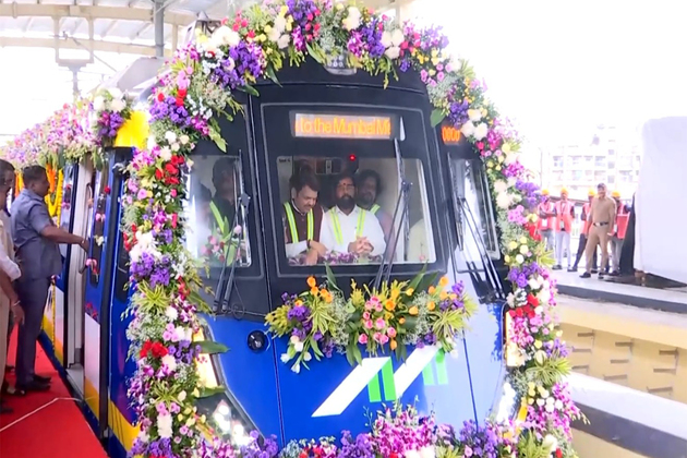 Maharashtra CM Devendra Fadnavis, Dy CM Eknath Shinde flag off trial run of Metro Line 4 , 4A in Thane