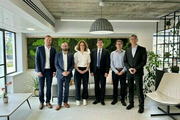 Cathay Financial Holdings President Holds Discussions with The Climate Group on Net-Zero Experience and Challenges