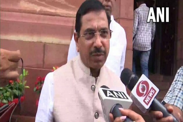 Pralhad Joshi slams Congress, calls Rahul 'nakli Gandhi' with "fake" ideology
