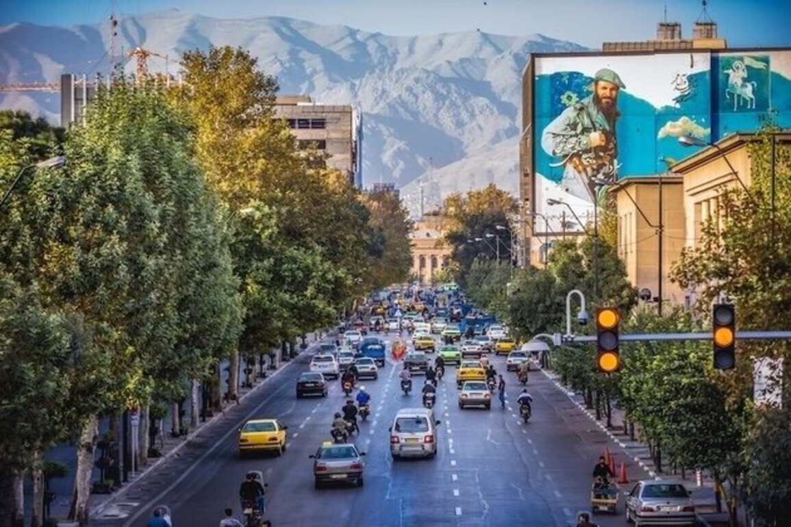 Political Legitimacy, Monarchy, and Democratic Transition in Iran