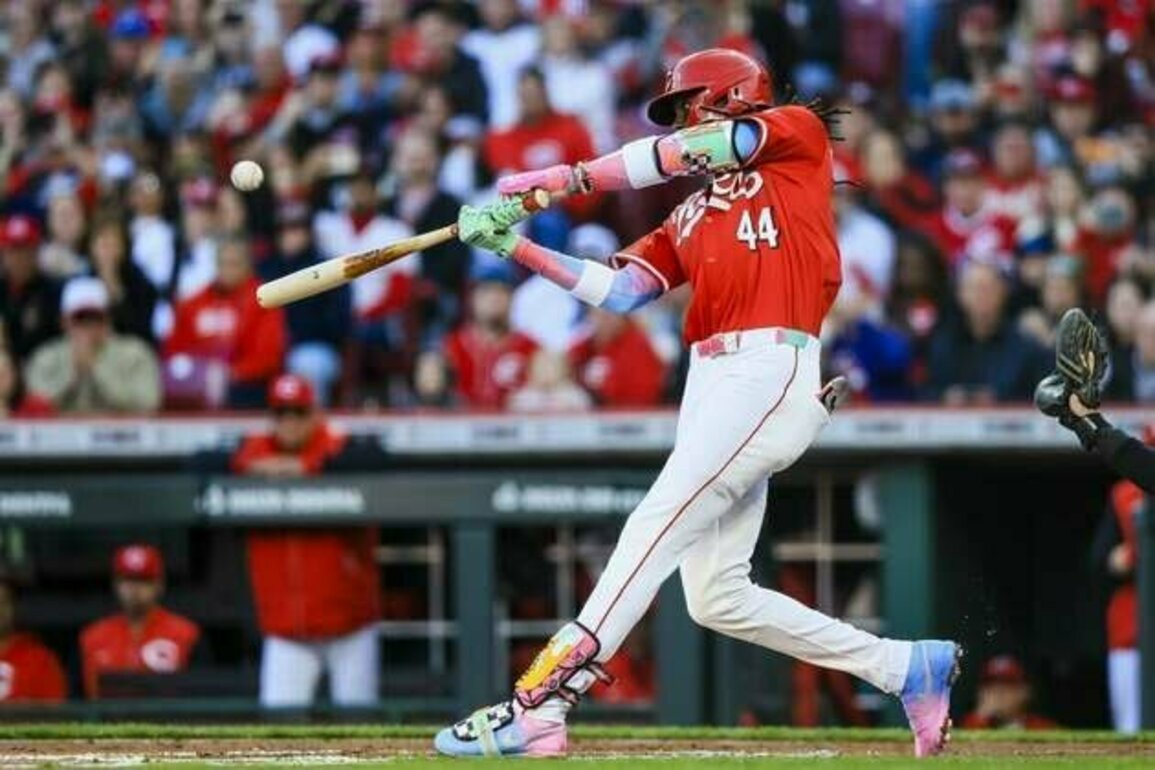 Elly De La Cruz's slam propels Reds past Pirates