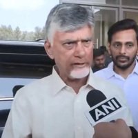 Andhra CM reviews fuel shortage situation, 421 petrol bunks shut amid panic buying