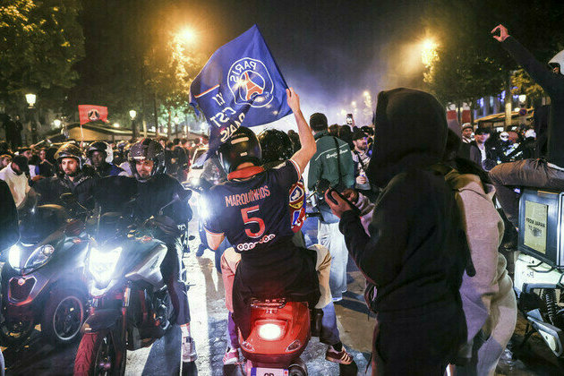 Fan violence and clashes with police erupt in Paris 