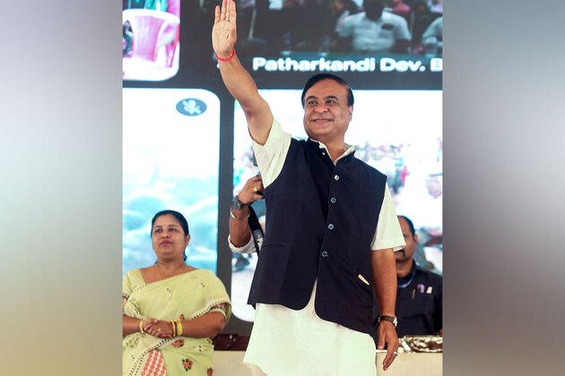 Assam CM launches cashless treatment under Mukhya Mantri Lok Sevak Arogya Yojana, distributes Health Cards