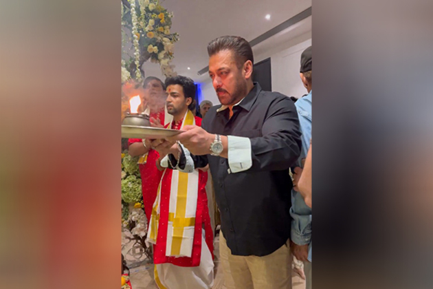 Ganesh Chaturthi 2025: Salman Khan performs aarti with parents Salma, Salim Khan