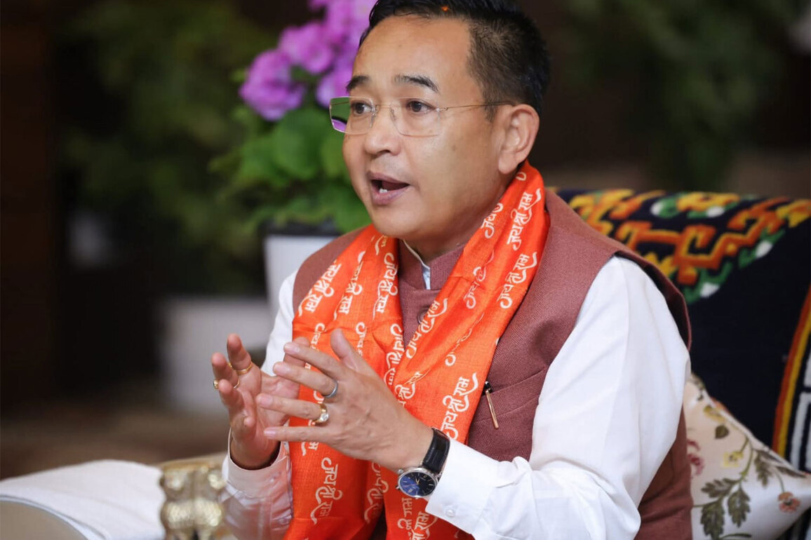 Sikkim CM chairs high-level meeting to assess gas stock position; directs constant monitoring