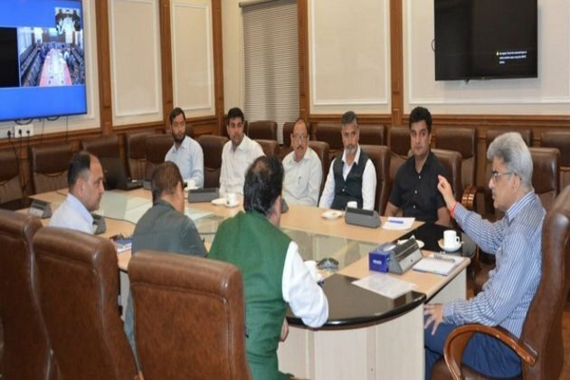 J-K: Atal Dulloo seeks priority movement of fertilisers, fruit-laden trucks