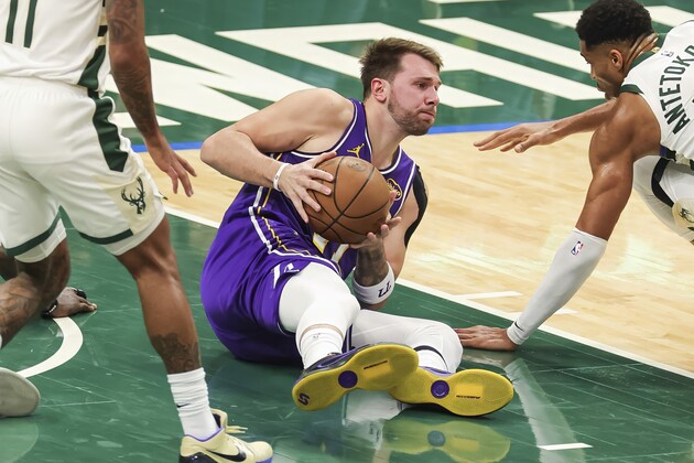 (SP)U.S.-MILWAUKEE-BASKETBALL-NBA-BUCKS VS LAKERS