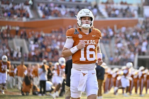 Texas QB Arch Manning has 'no plans' to enter transfer portal