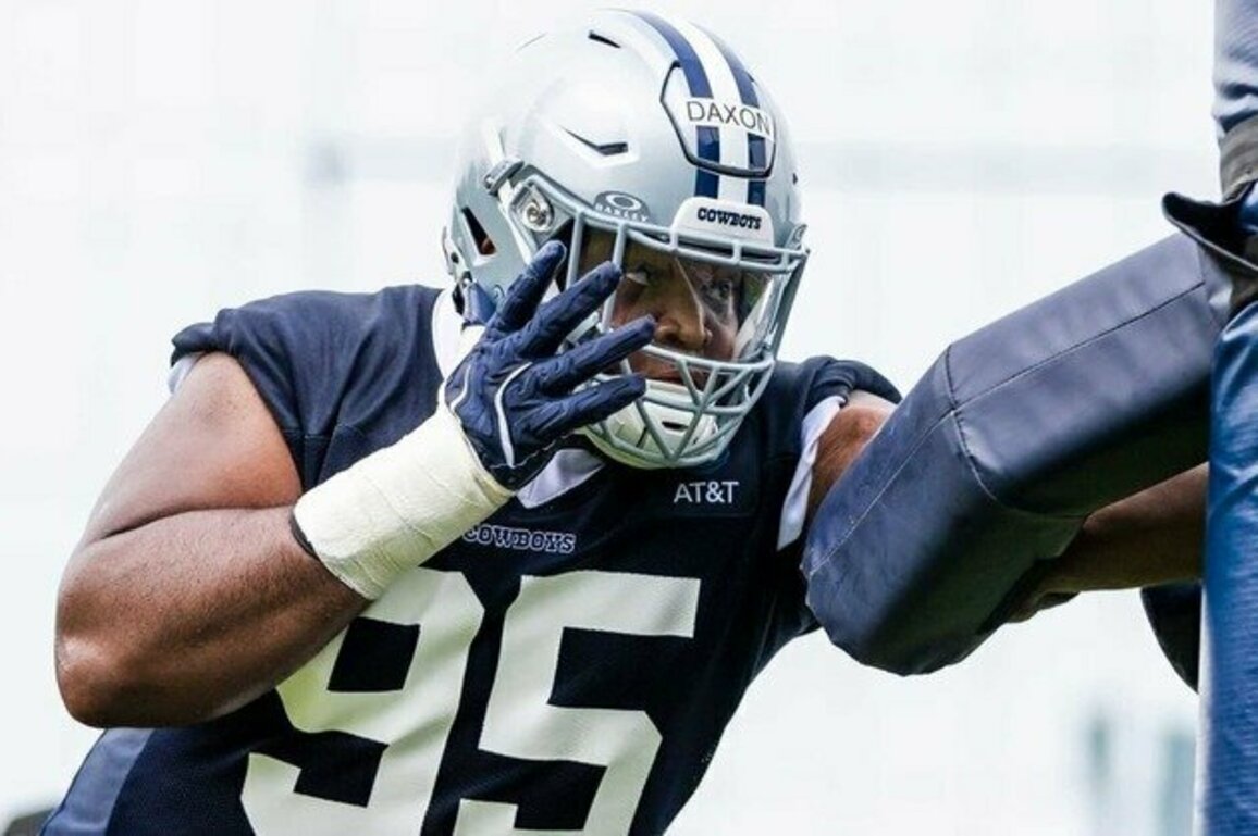 Updates: Cowboys make first set of roster moves