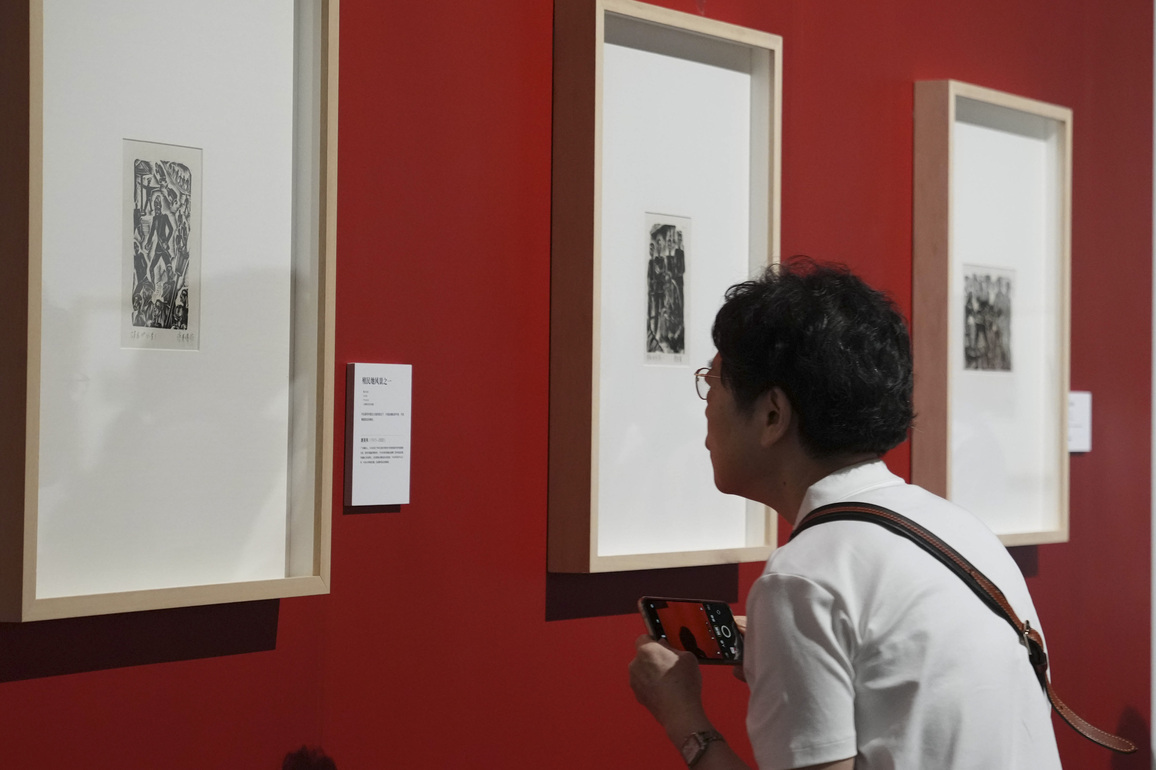 CHINA-SHANGHAI-WOODBLOCK PAINTING-EXHIBITION (CN)