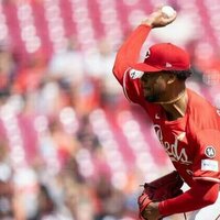 Hunter Greene, Reds hold off Mets to win series