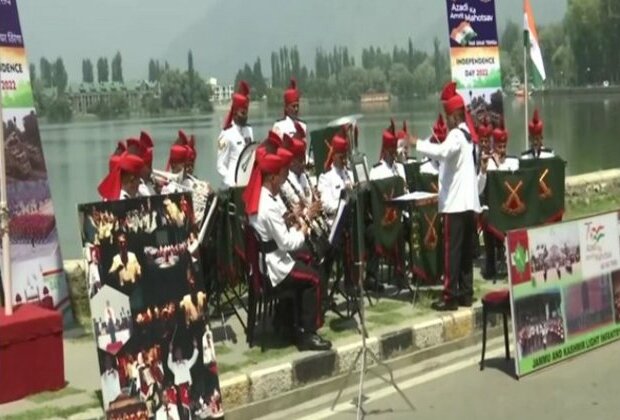 Army's JKLI organises band performance at Dal Lake in Srinagar as part of Azadi Ka Amrit Mahotsav