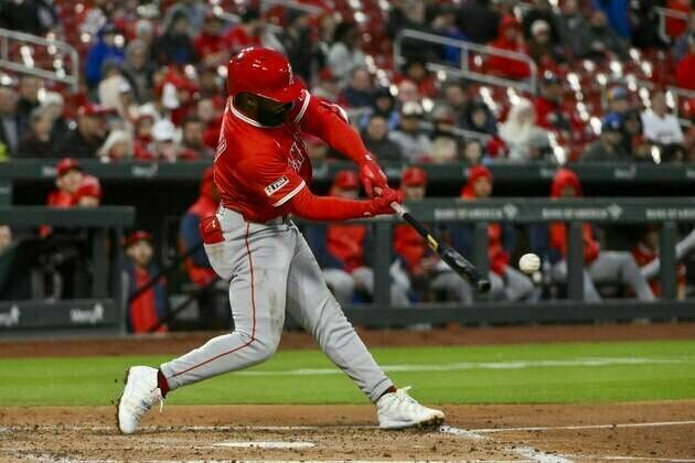Angels pile up runs in extra innings to beat Cardinals