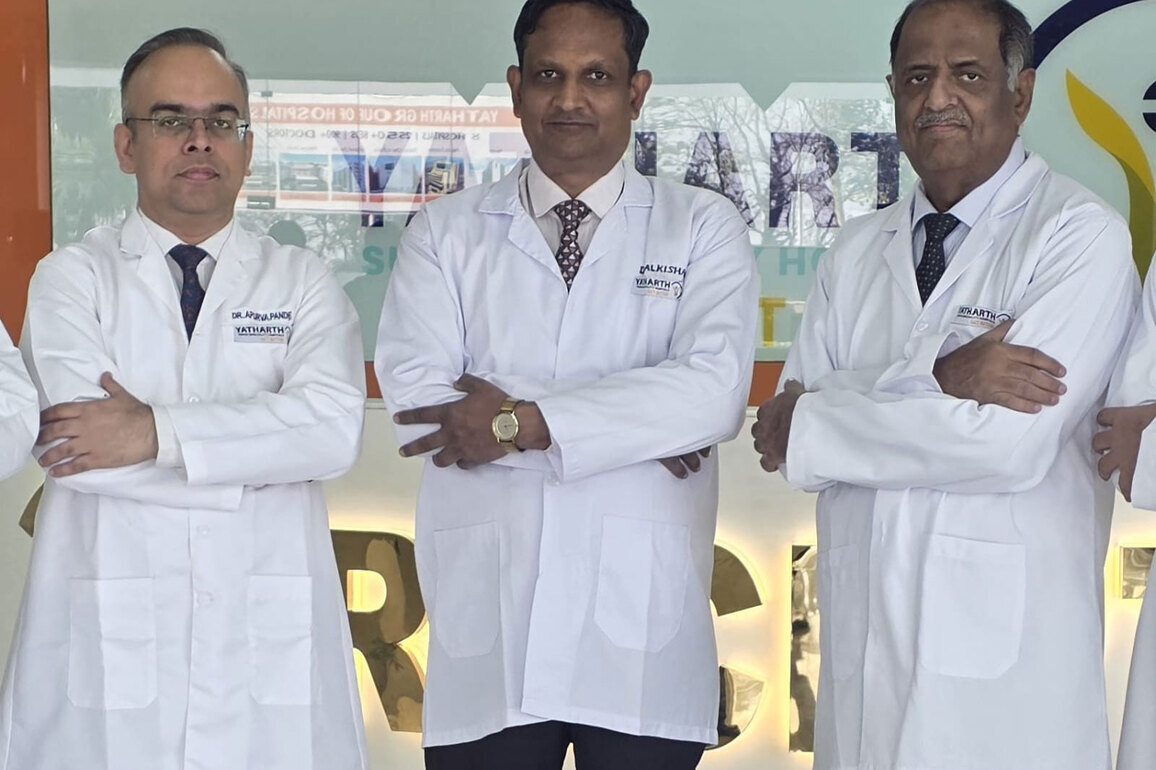 Patient endures pain for 15 days; Doctors remove 2x1 cm glass piece lodged in food pipe