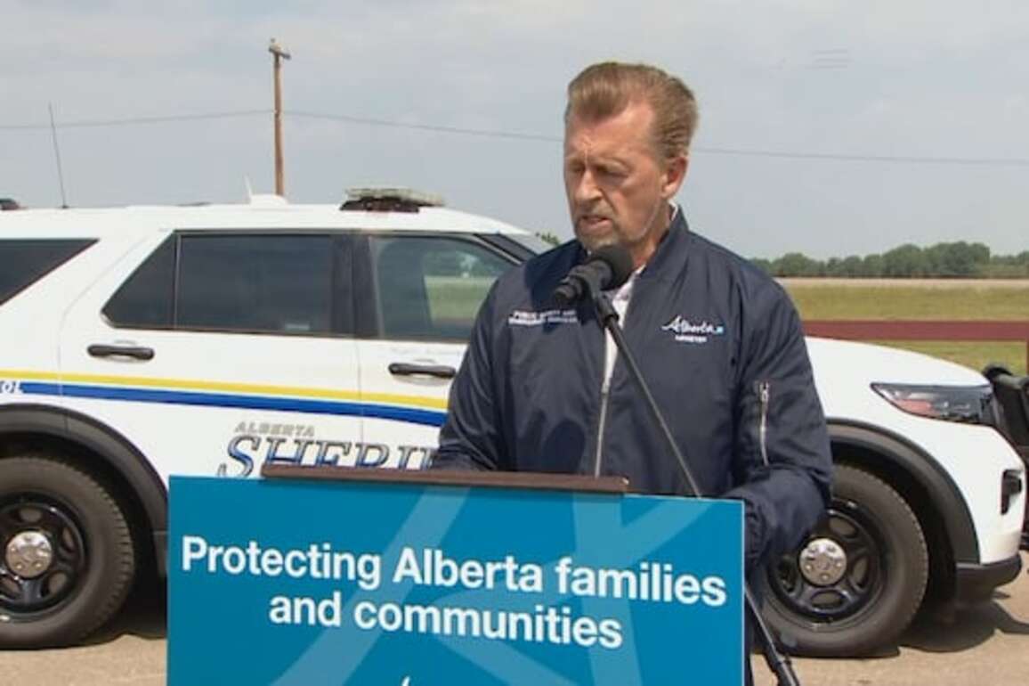 Alberta sheriffs say extra training, more pay needed to become police