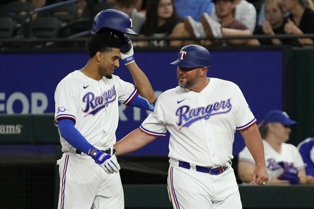 Bubba Thompson, Rangers try to run past White Sox again