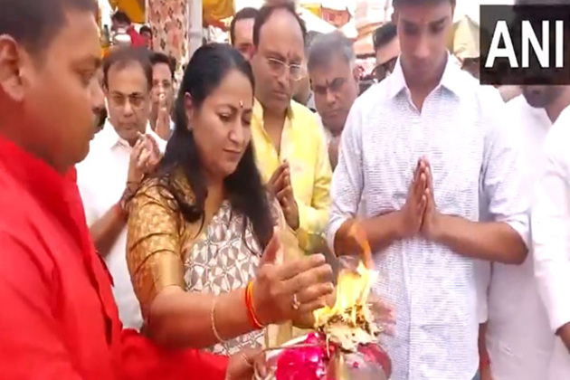 Delhi CM Rekha Gupta takes holy dip at Har Ki Pauri in Uttarakhand's Haridwar